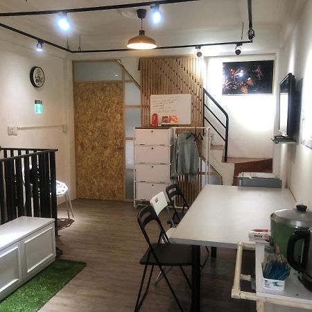 Simple Walk Guest House 小公寓 Tainan Zewnętrze zdjęcie