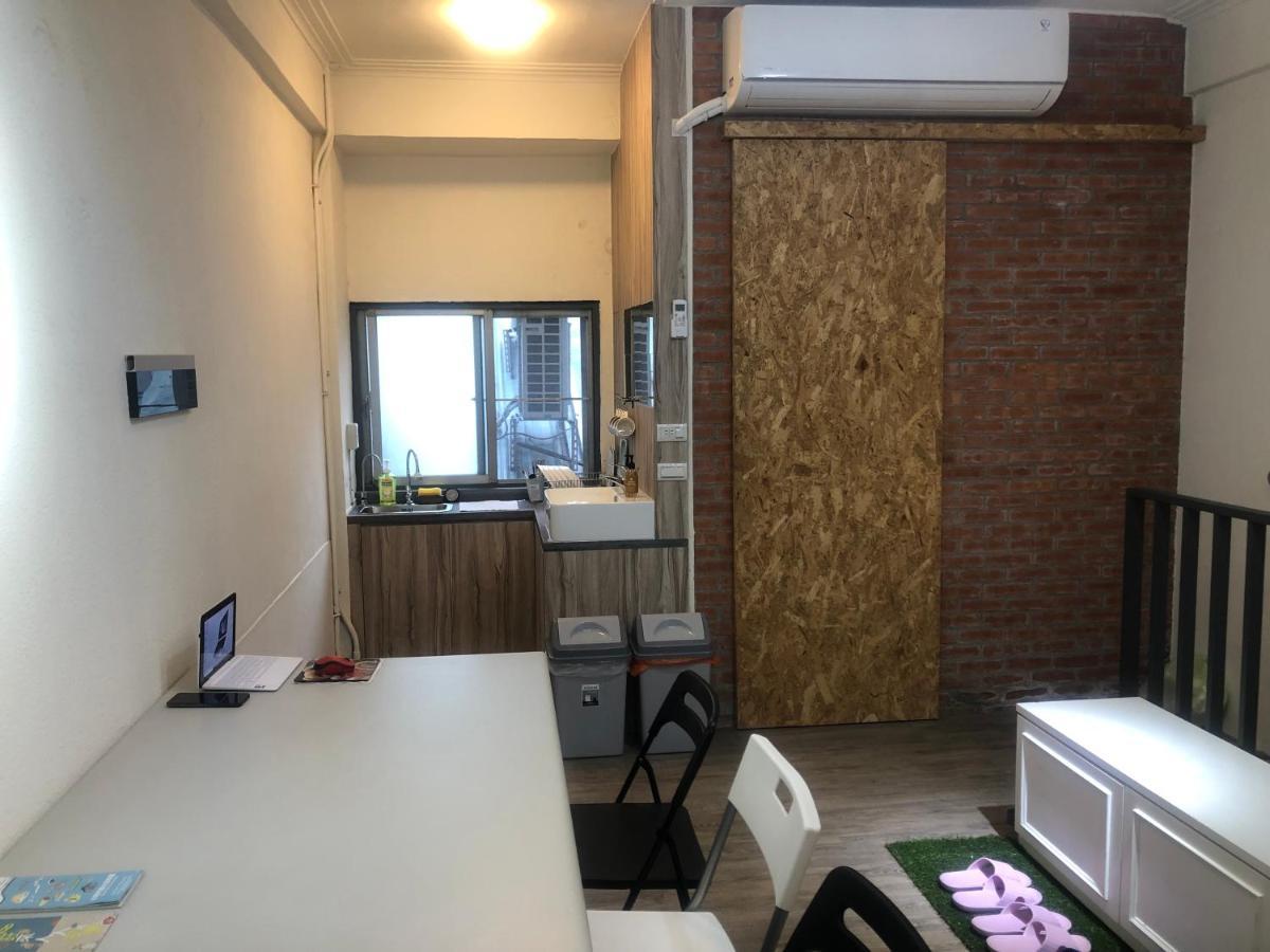 Simple Walk Guest House 小公寓 Tainan Zewnętrze zdjęcie