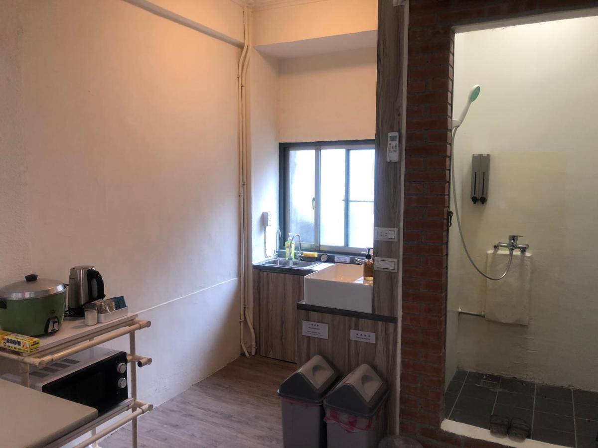 Simple Walk Guest House 小公寓 Tainan Zewnętrze zdjęcie